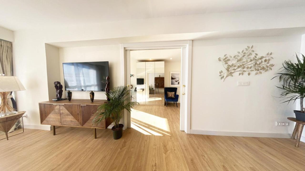Miramar Luxurious Flat, 3 Double Rooms, Free Parking, Terrace, Completely New サン・セバスティアン エクステリア 写真