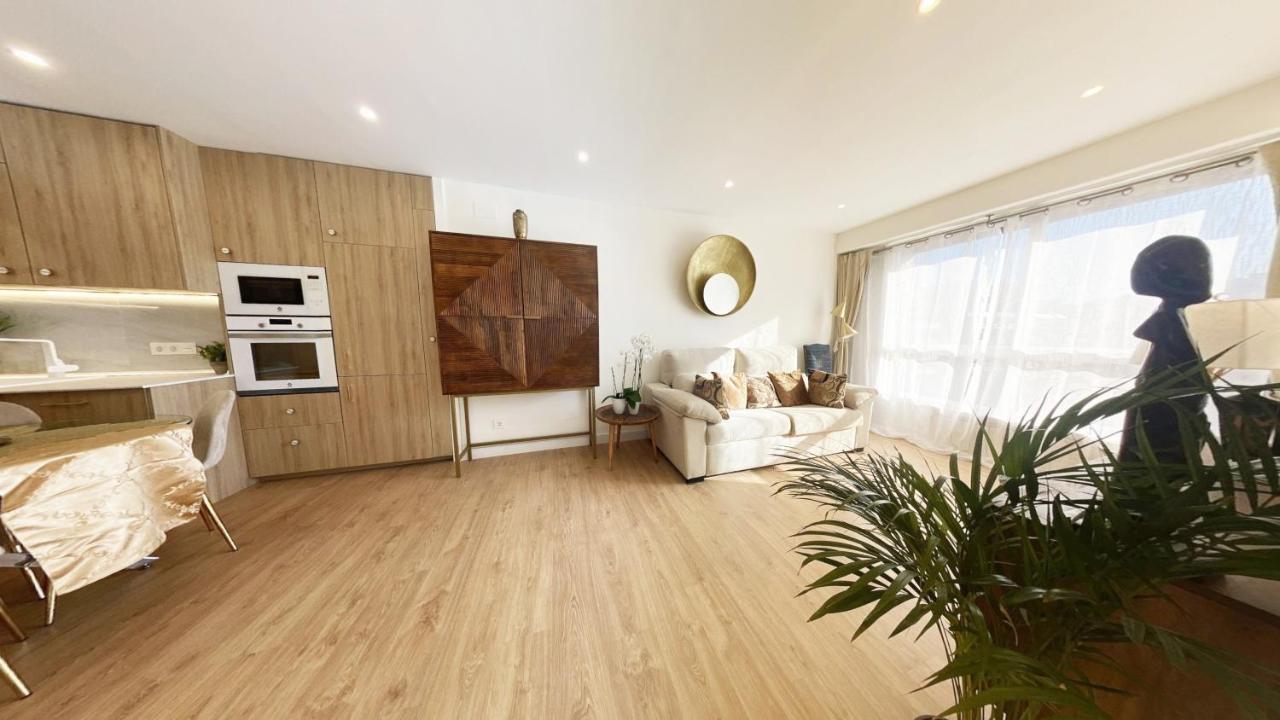 Miramar Luxurious Flat, 3 Double Rooms, Free Parking, Terrace, Completely New サン・セバスティアン エクステリア 写真