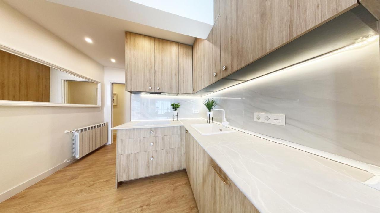 Miramar Luxurious Flat, 3 Double Rooms, Free Parking, Terrace, Completely New サン・セバスティアン エクステリア 写真