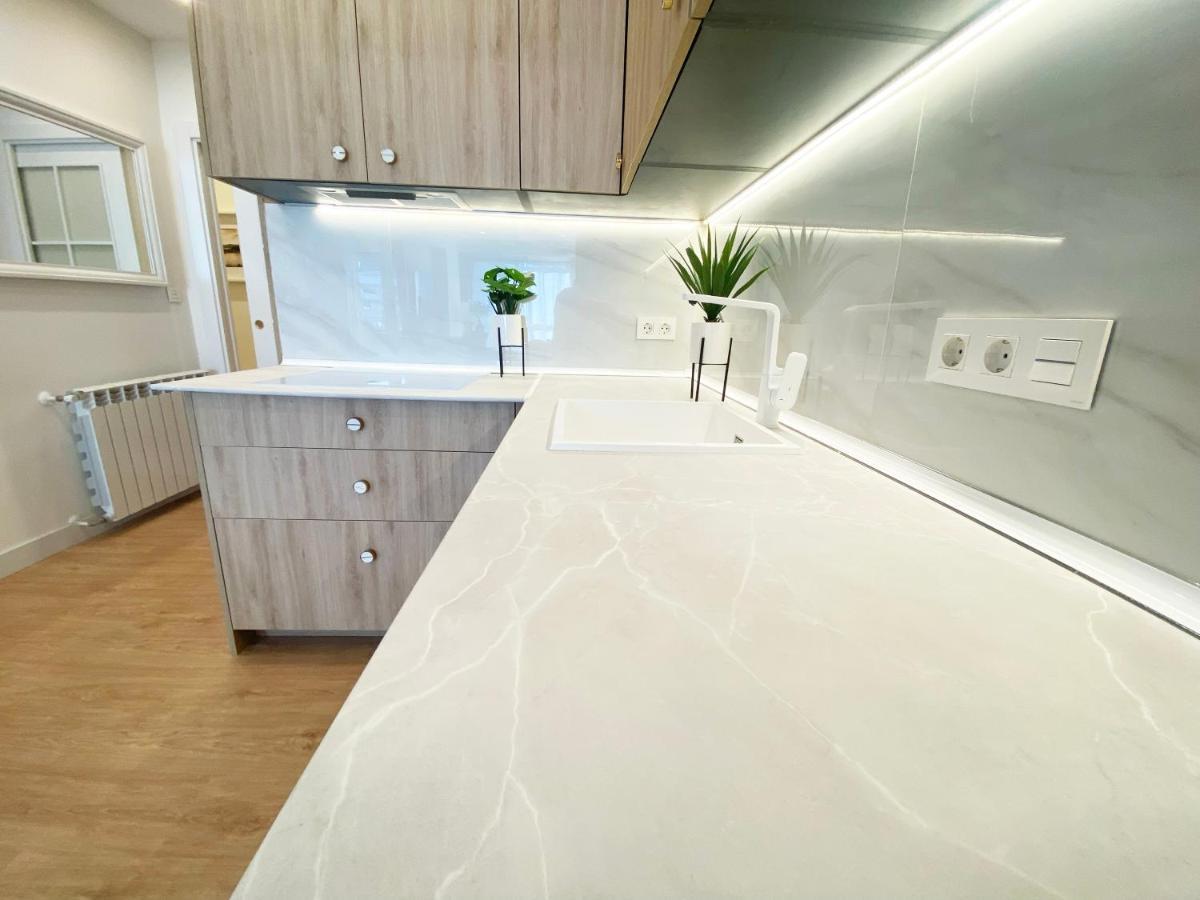 Miramar Luxurious Flat, 3 Double Rooms, Free Parking, Terrace, Completely New サン・セバスティアン エクステリア 写真