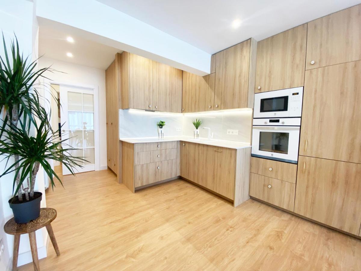 Miramar Luxurious Flat, 3 Double Rooms, Free Parking, Terrace, Completely New サン・セバスティアン エクステリア 写真