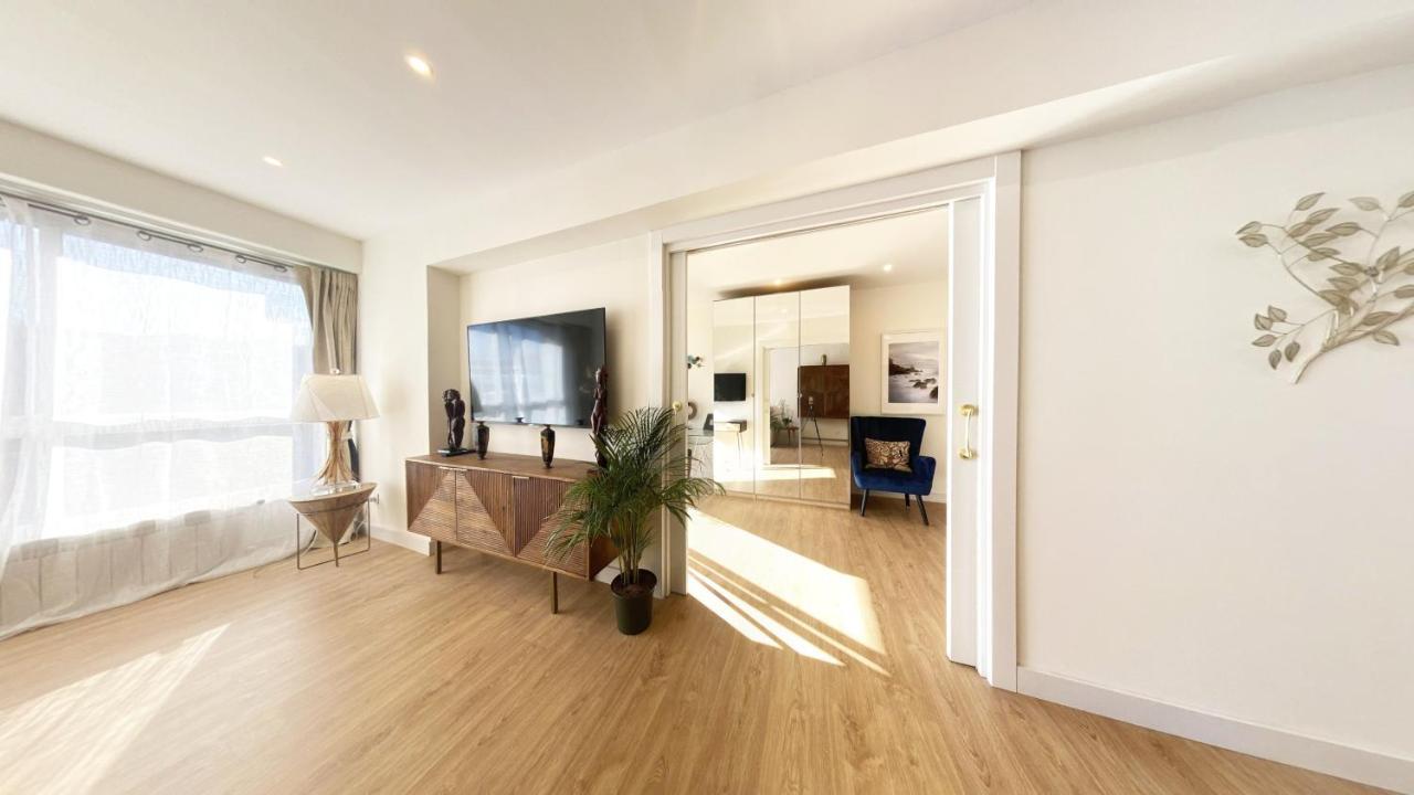 Miramar Luxurious Flat, 3 Double Rooms, Free Parking, Terrace, Completely New サン・セバスティアン エクステリア 写真