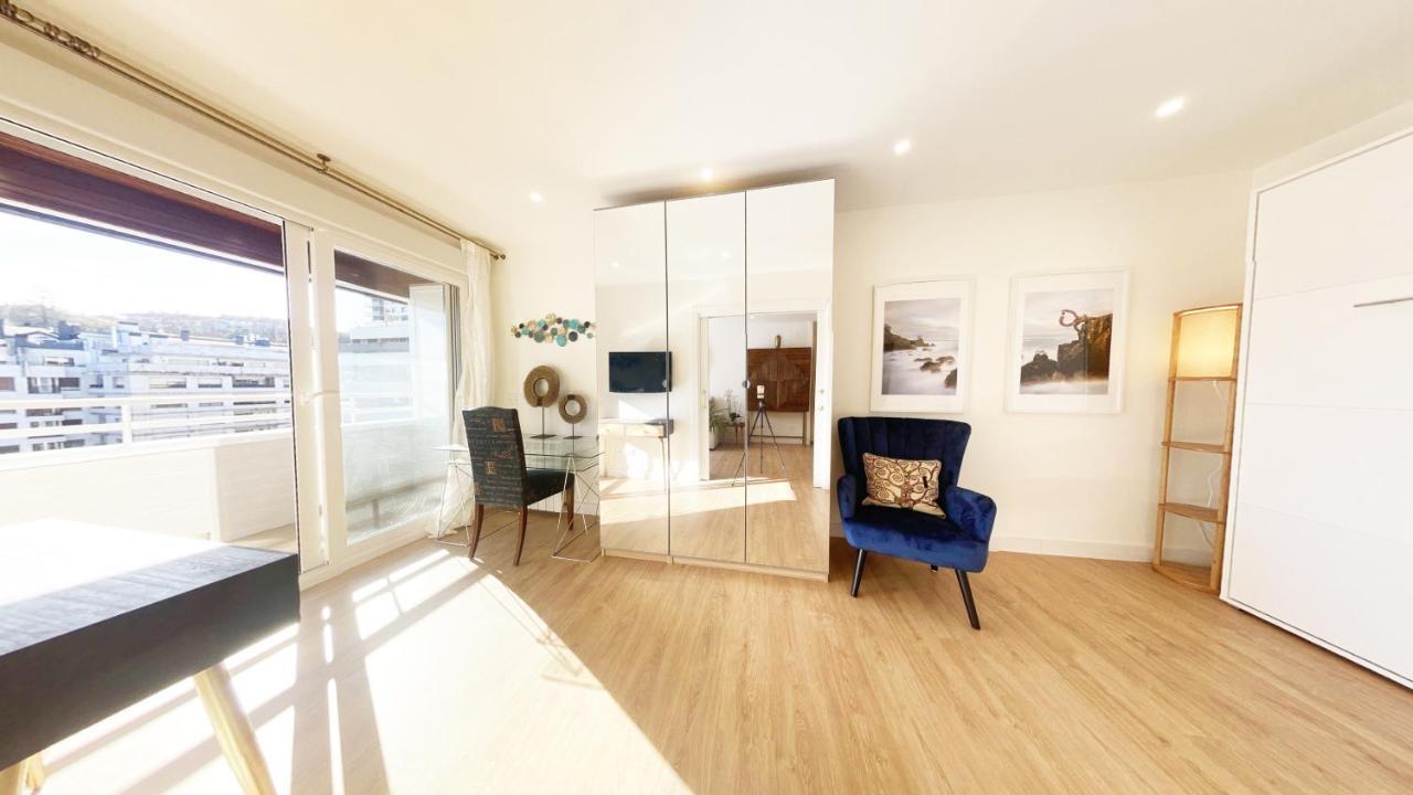 Miramar Luxurious Flat, 3 Double Rooms, Free Parking, Terrace, Completely New サン・セバスティアン エクステリア 写真
