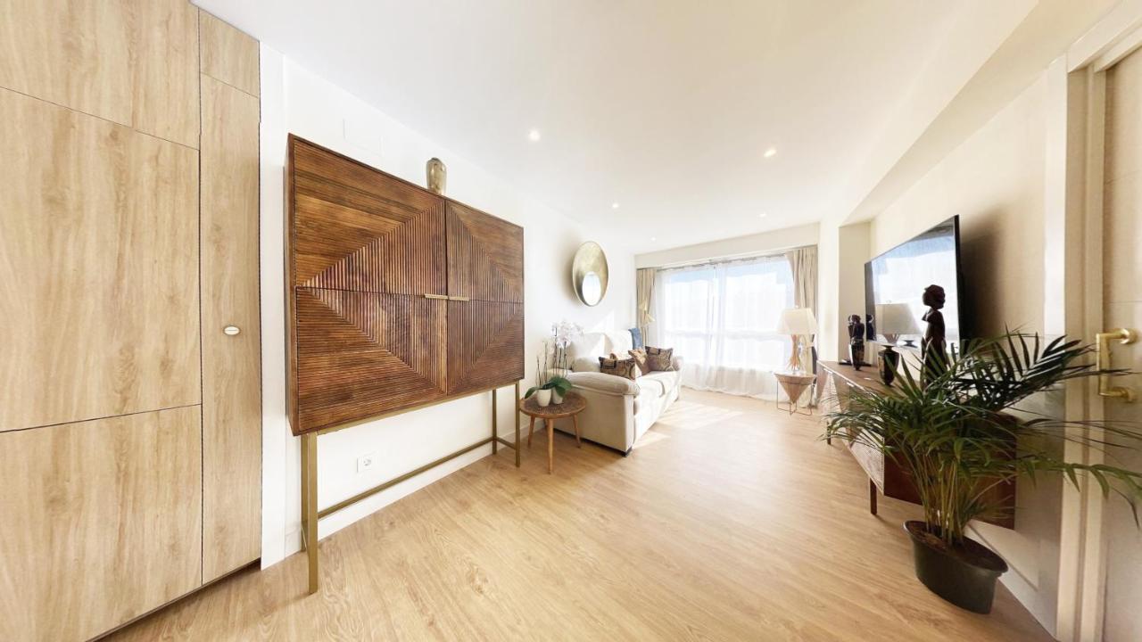 Miramar Luxurious Flat, 3 Double Rooms, Free Parking, Terrace, Completely New サン・セバスティアン エクステリア 写真