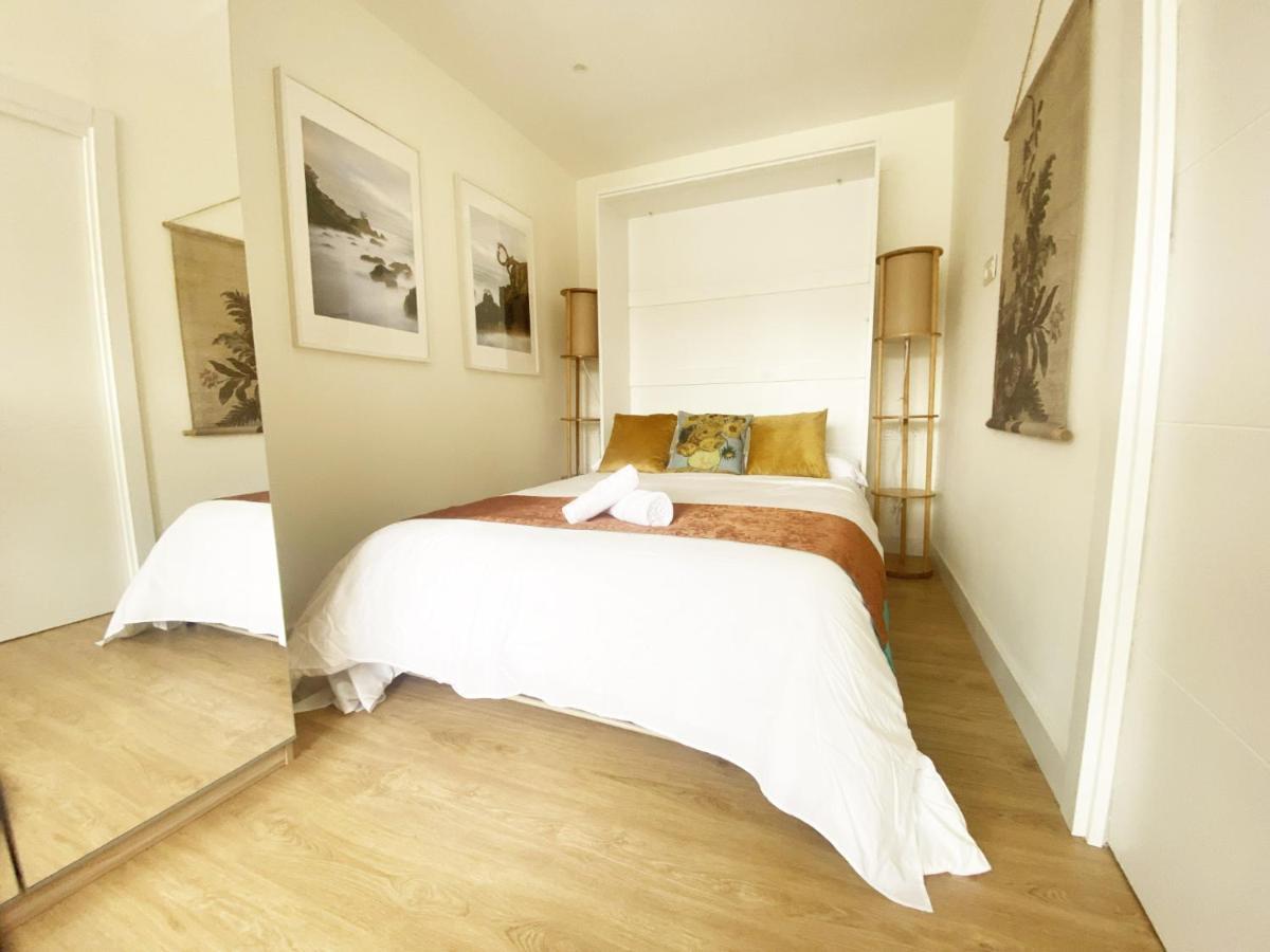 Miramar Luxurious Flat, 3 Double Rooms, Free Parking, Terrace, Completely New サン・セバスティアン エクステリア 写真