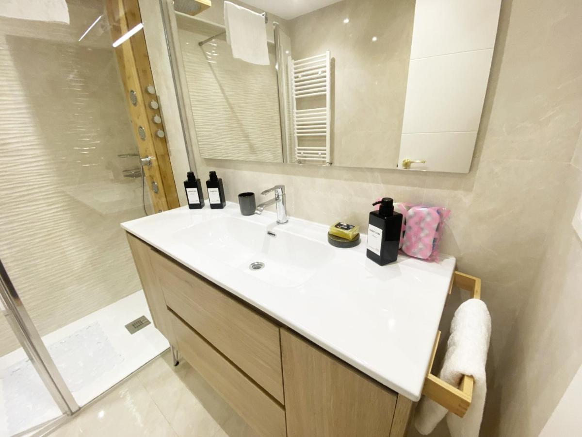 Miramar Luxurious Flat, 3 Double Rooms, Free Parking, Terrace, Completely New サン・セバスティアン エクステリア 写真